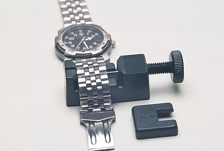 Bracelet Pin Remover