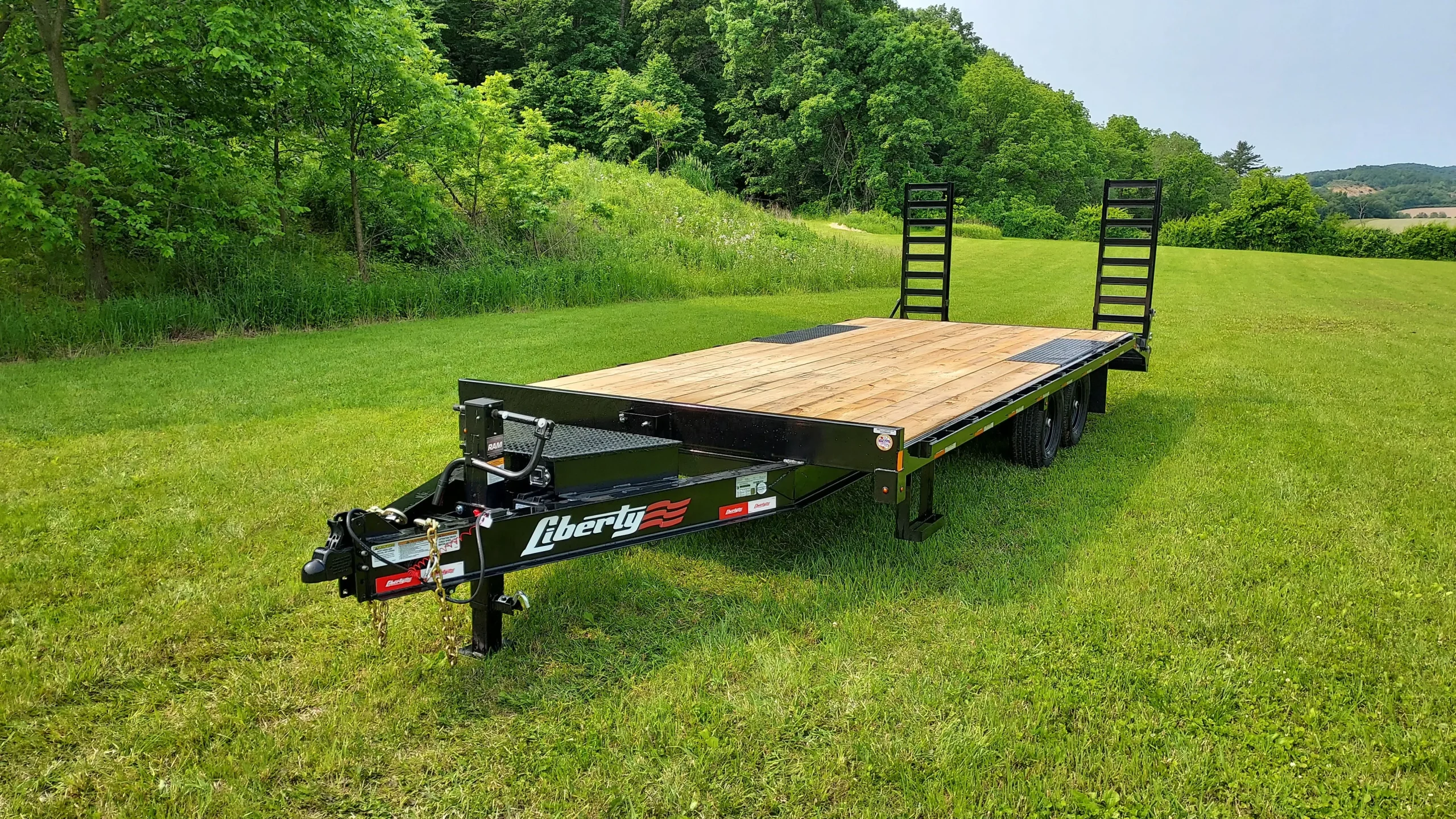 LIBERTY 102"x18'+3' DOVETAIL 10K Equipment Hauler