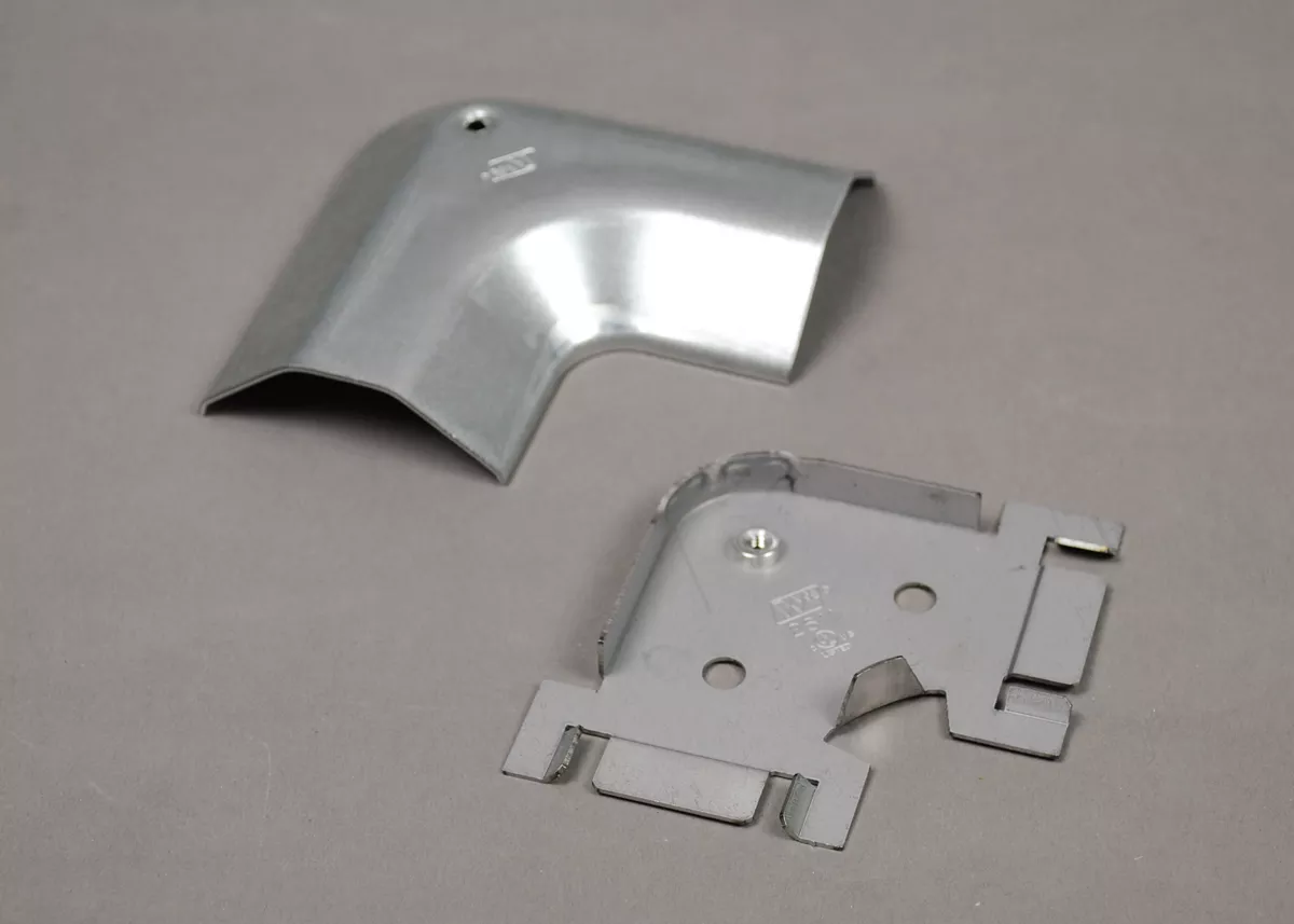 Wiremold 2611 4 x 2-5/8" Steel 1-Channel 90 Degrees Flat Elbow