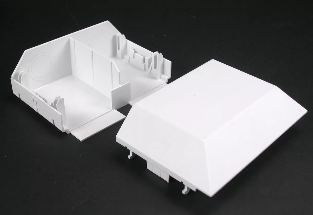 Wiremold 5010AWH 5-1/16 x 3-9/16" White Non-Metallic Multiple Channel Raceway Entrance End