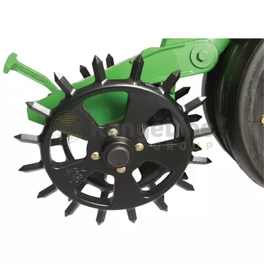 Yetter Cast Spike Wheel Kit